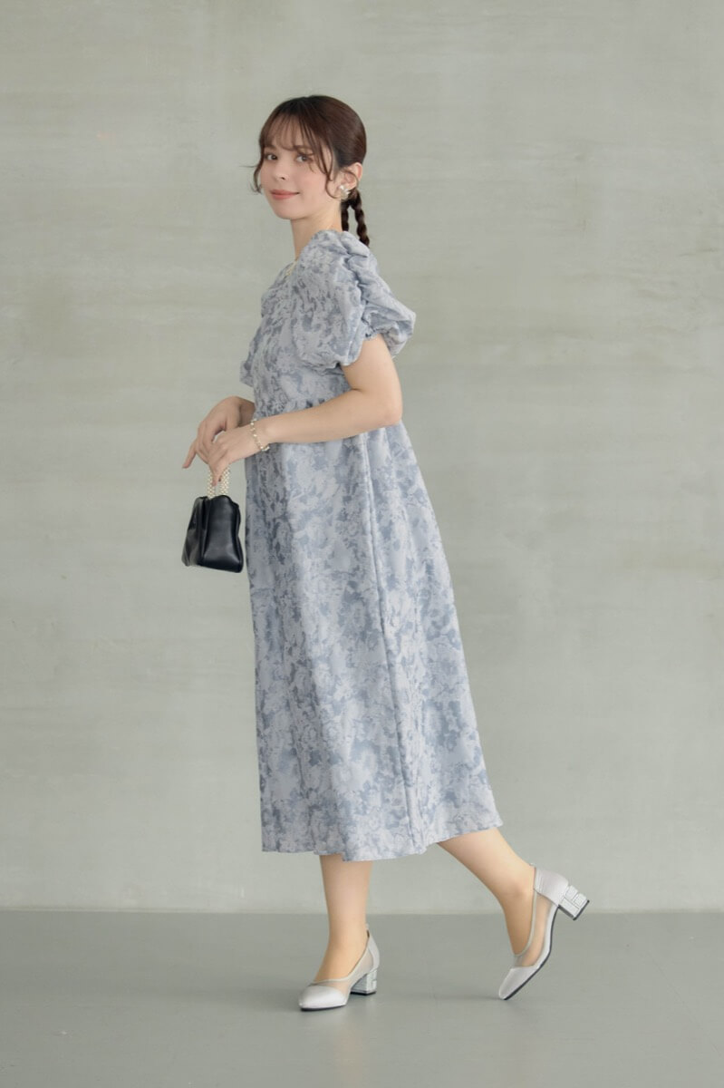 ライトグレーのバブルスリーブジャガードドレスの商品画像8