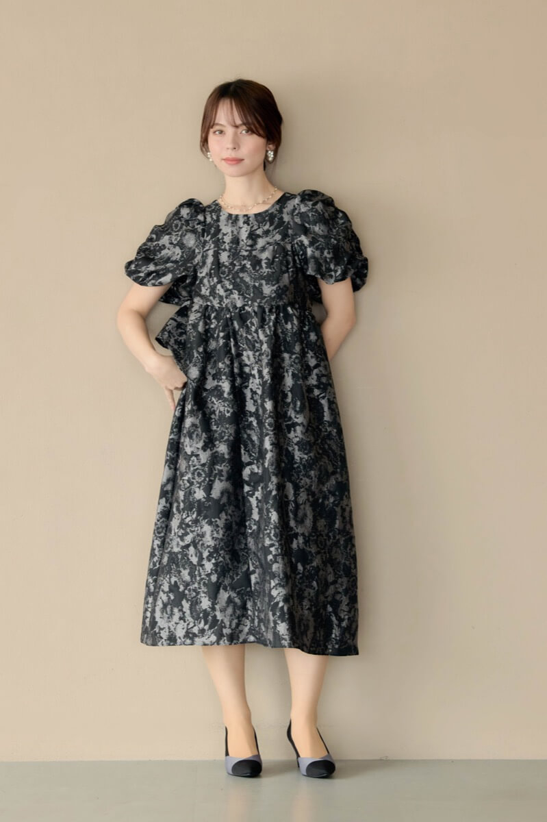 グレーのバブルスリーブジャガードドレスの商品画像13