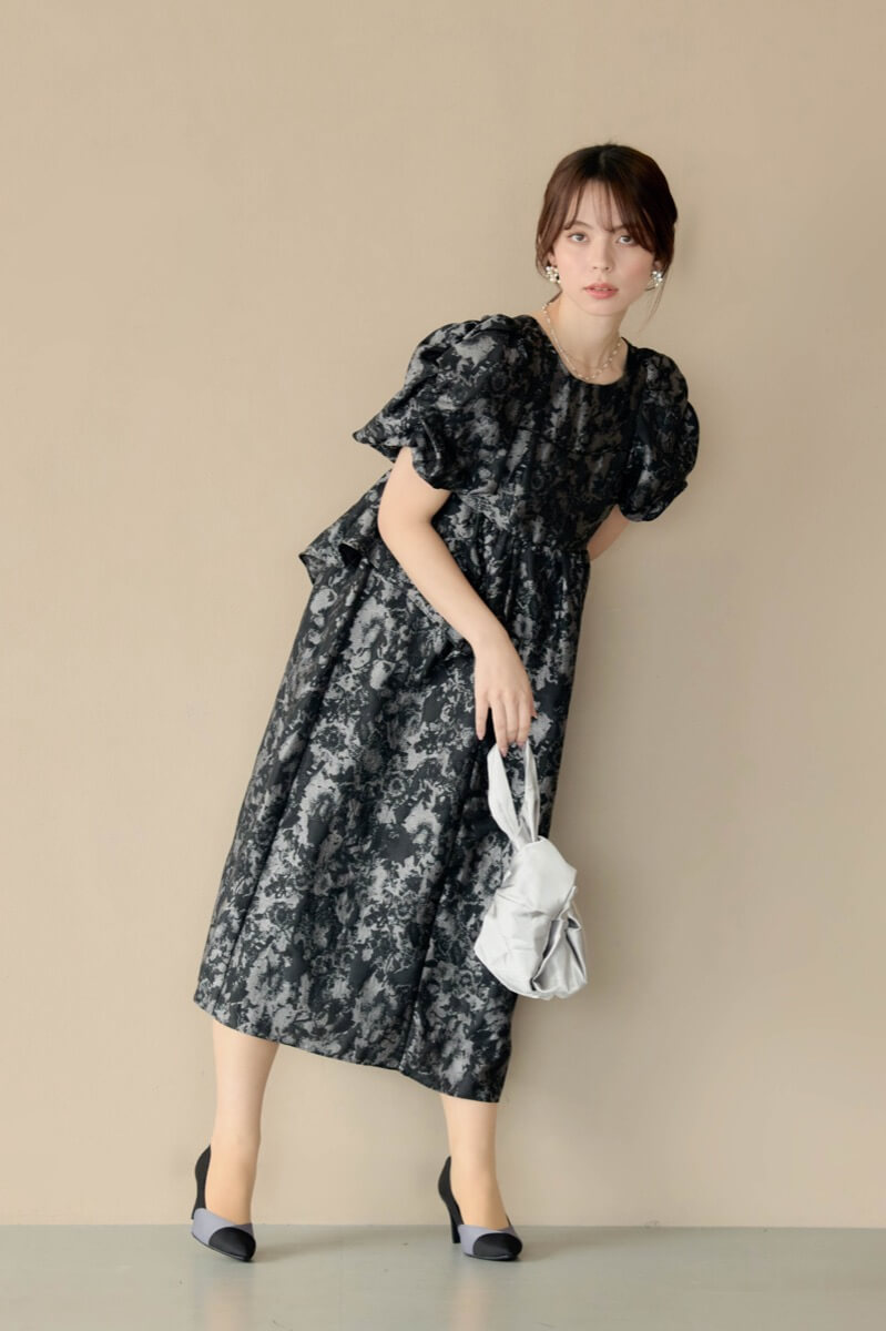グレーのバブルスリーブジャガードドレスの商品画像8