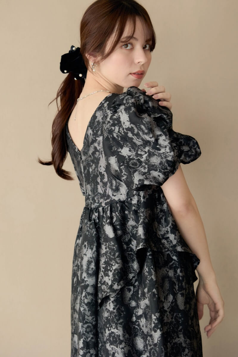 グレーのバブルスリーブジャガードドレスの商品画像9