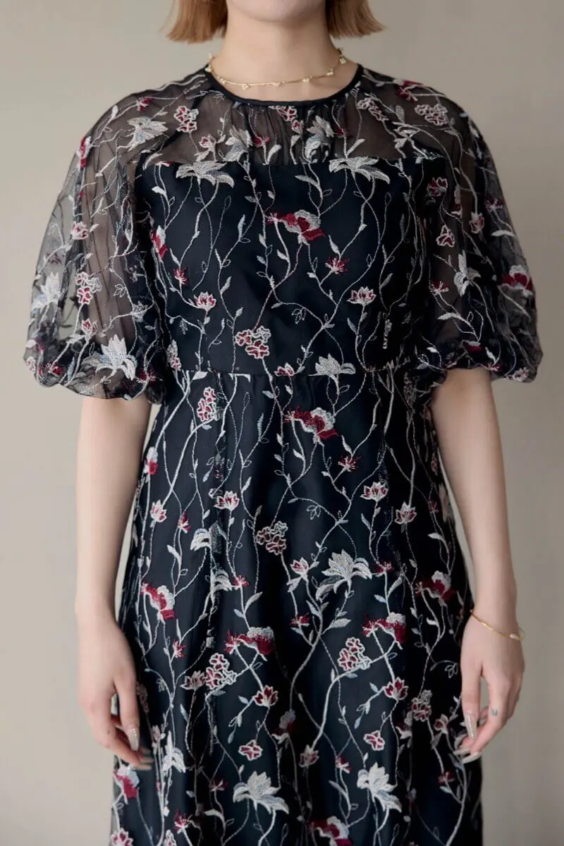 ブラックのフローラル刺繍シアードレス | metoi | L | 結婚式 