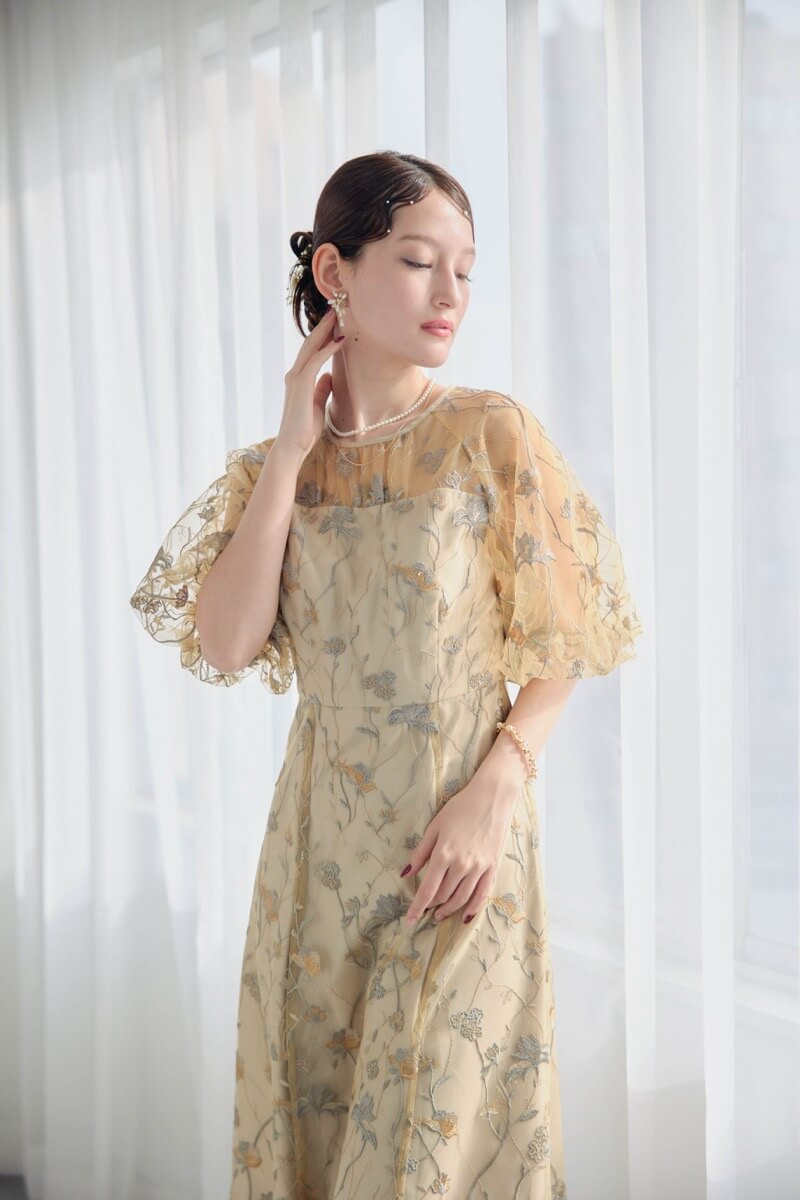 イエローのフローラル刺繍シアードレスの商品画像11