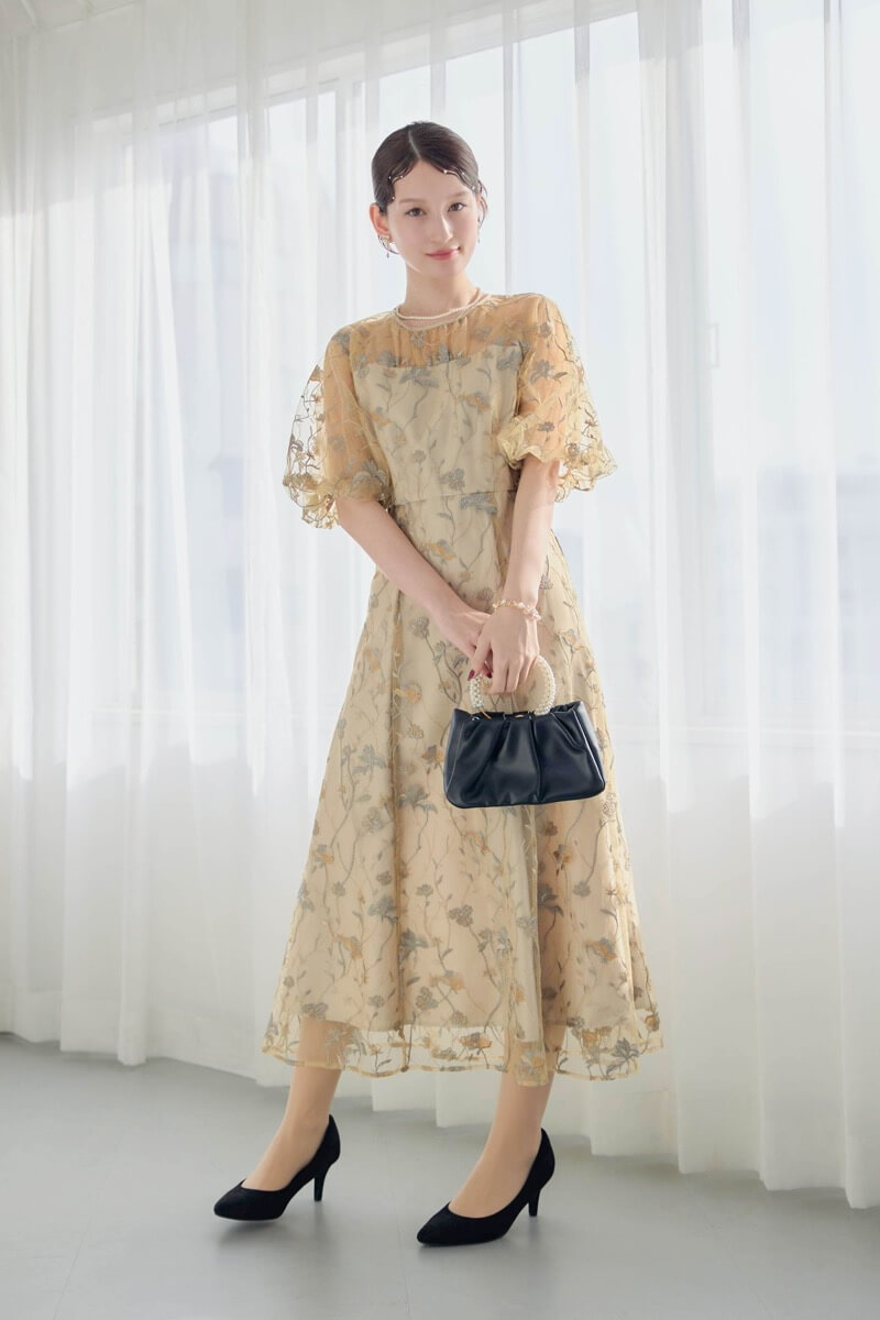 イエローのフローラル刺繍シアードレスの商品画像2