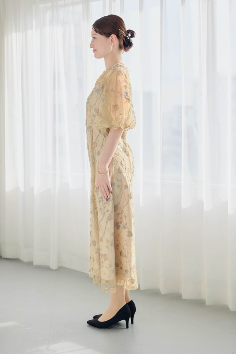 イエローのフローラル刺繍シアードレスの商品画像3