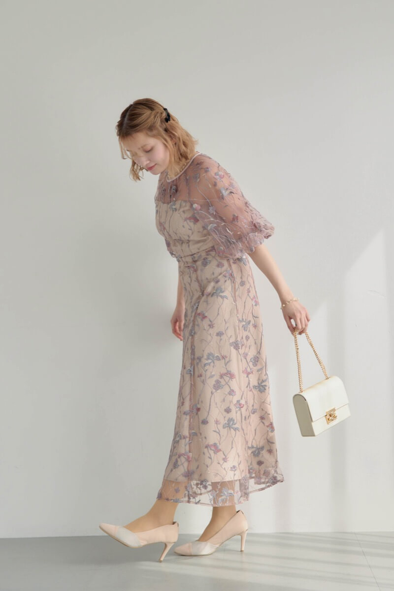 ピンクのフローラル刺繍シアードレスの商品画像12