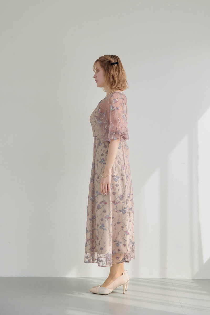 ピンクのフローラル刺繍シアードレスの商品画像3