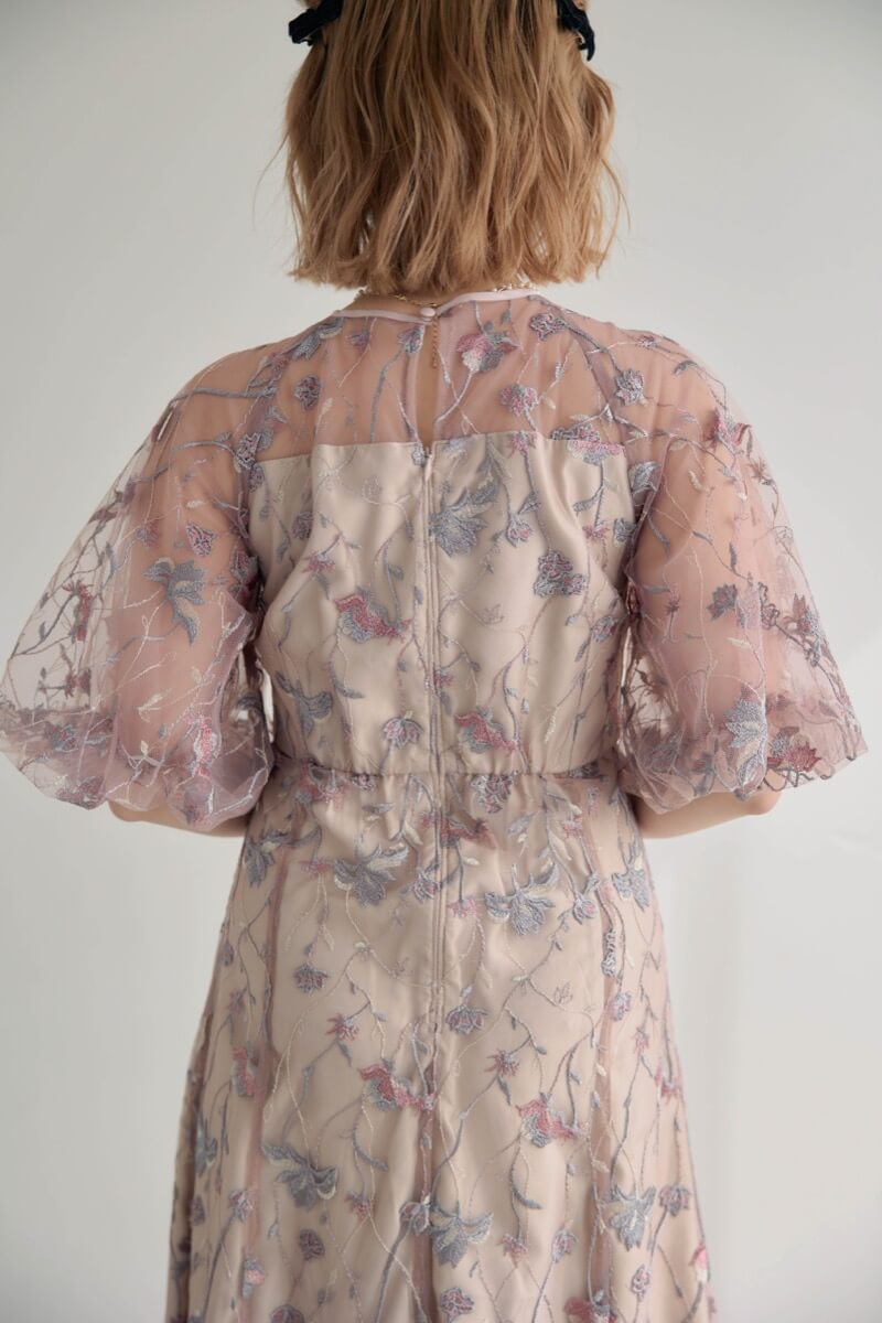 ピンクのフローラル刺繍シアードレスの商品画像6