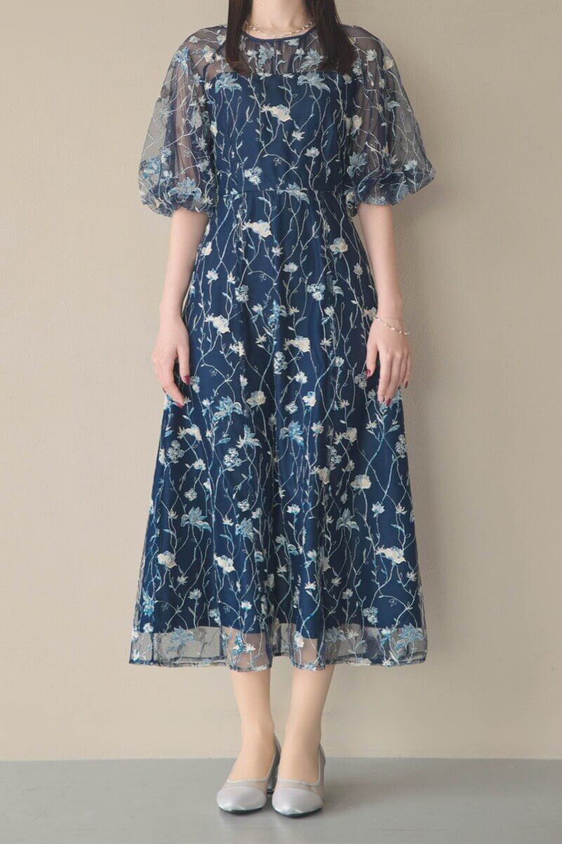 ネイビーのフローラル刺繍シアードレスの商品画像10