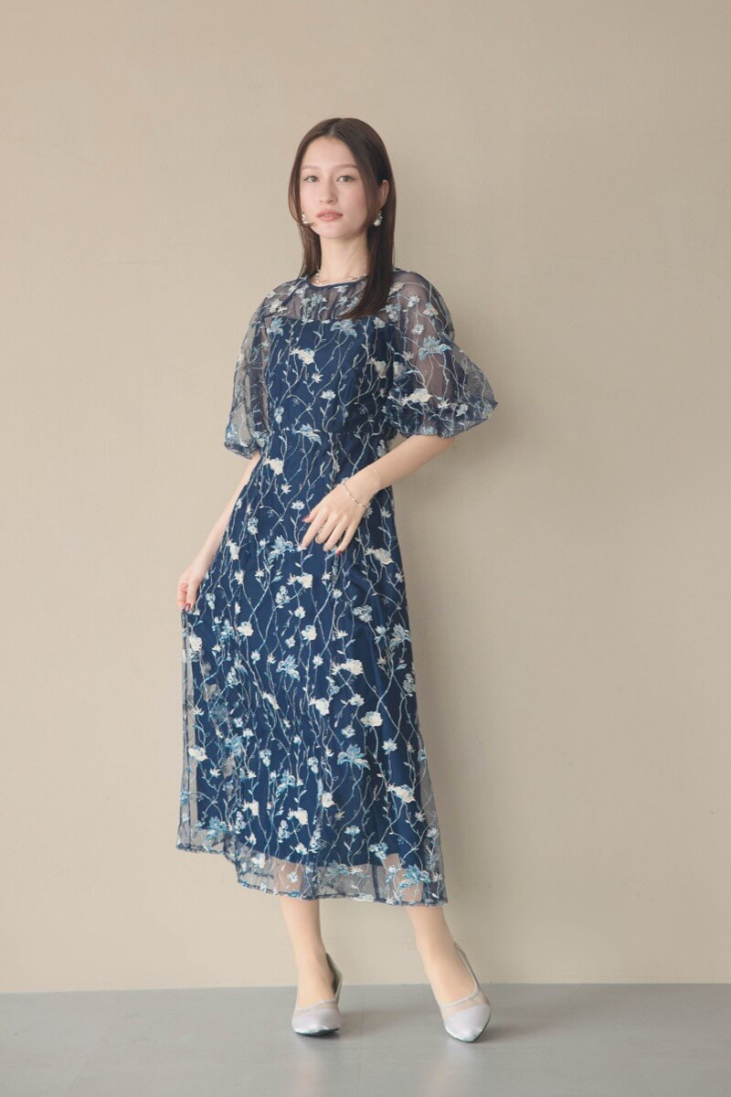 ネイビーのフローラル刺繍シアードレスの商品画像8