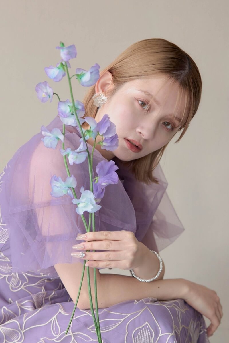 パープルのリリーパターンレースドレスの商品画像11