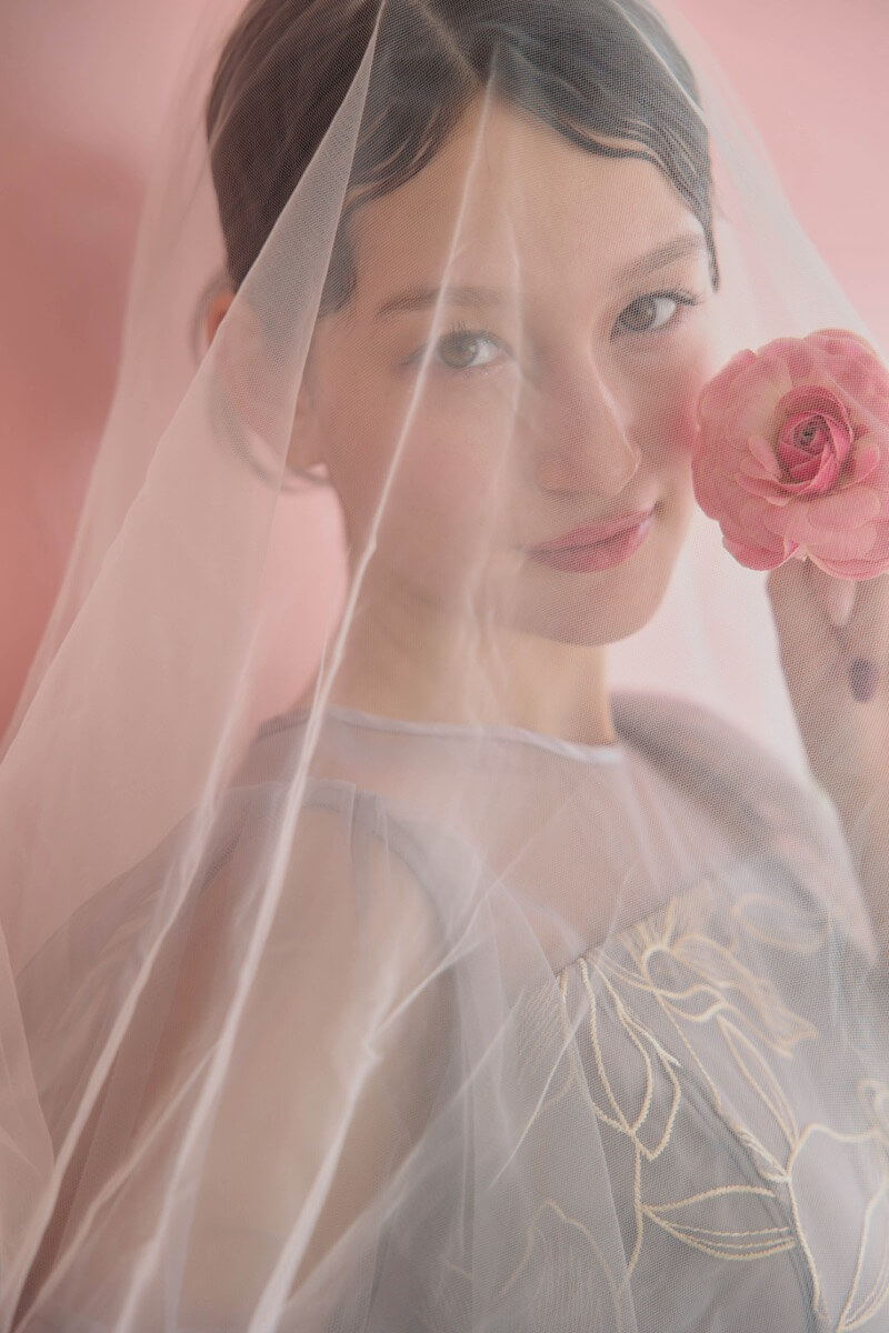 グレーのリリーパターンレースドレスの商品画像14