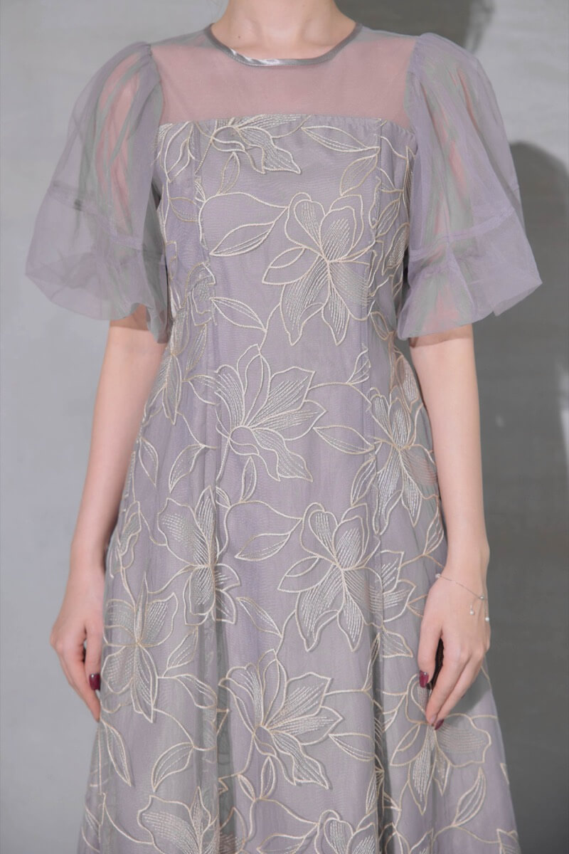 グレーのリリーパターンレースドレスの商品画像5