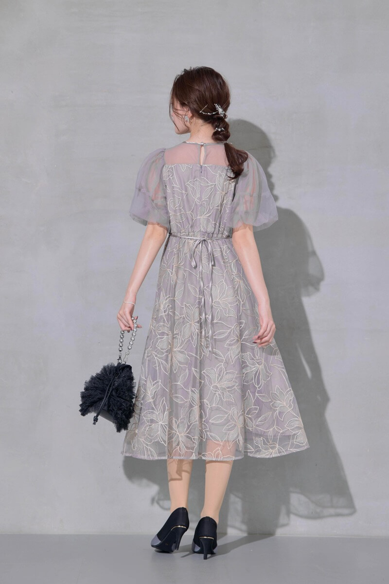 グレーのリリーパターンレースドレスの商品画像6