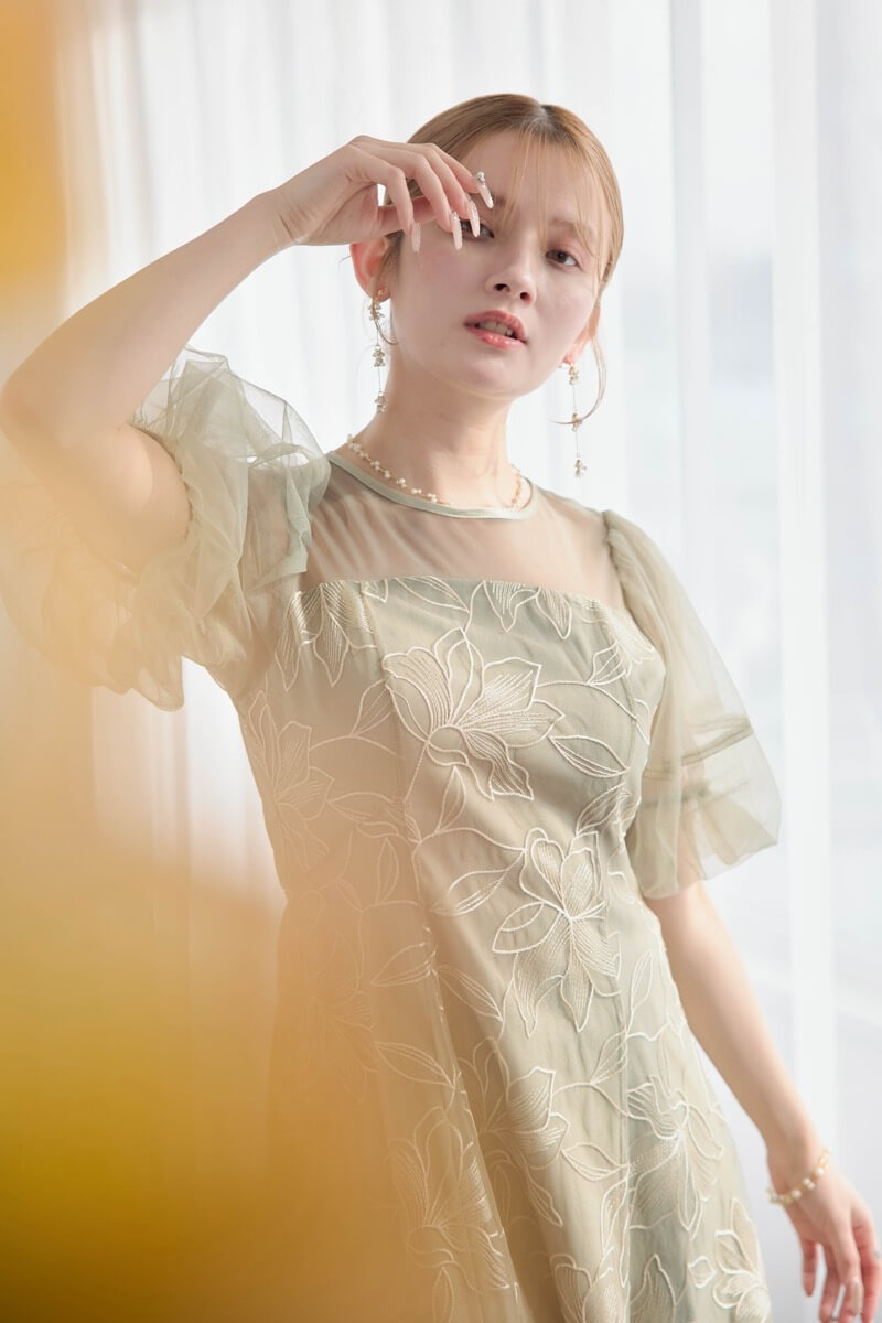 グリーンのリリーパターンレースドレスの商品画像1