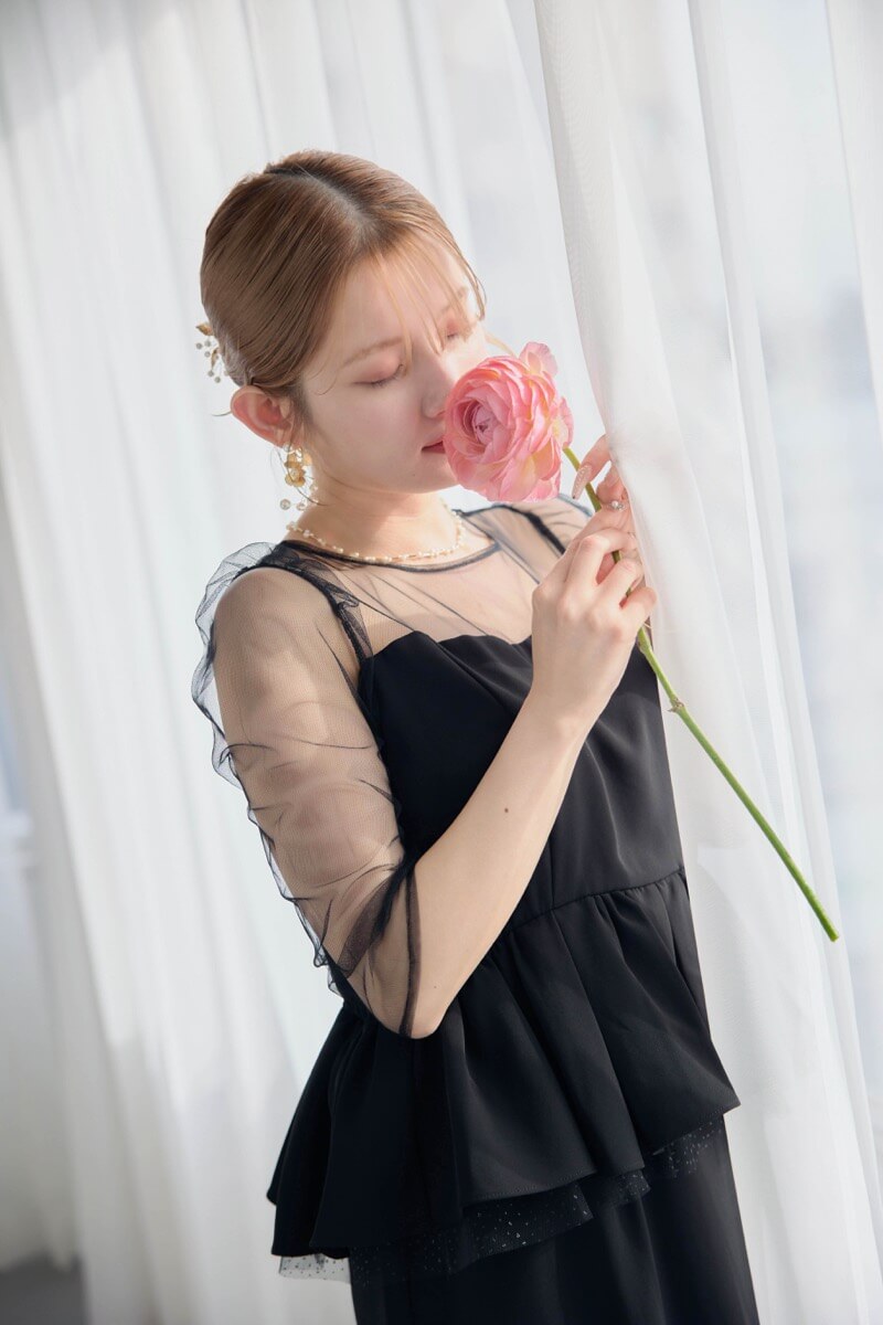 ブラックのペプラムドレスの商品画像11