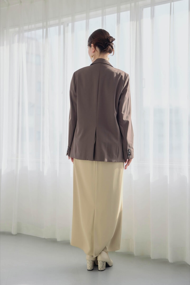 ベージュのペプラムドレスの商品画像9