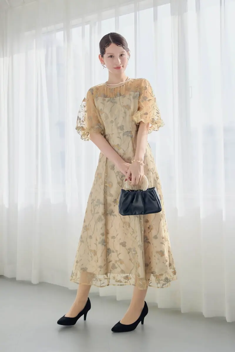 イエローのフローラル刺繍シアードレス | metoi | M | 結婚式