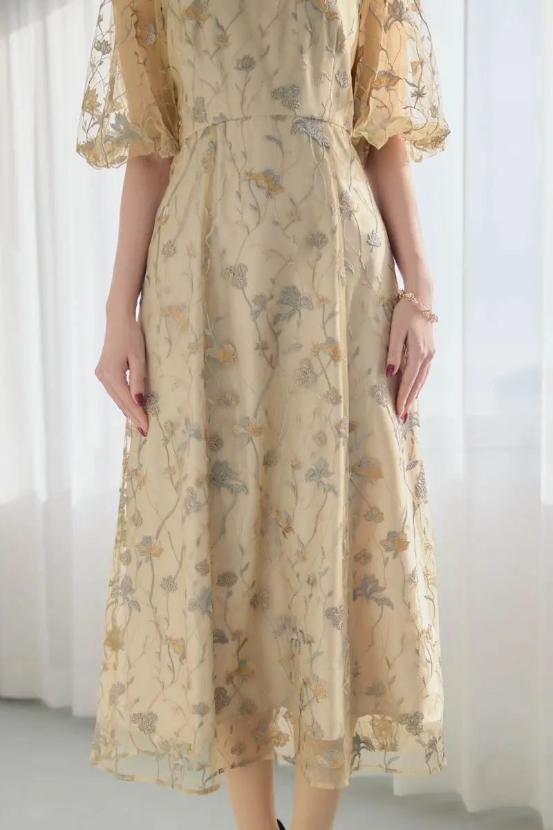 イエローのフローラル刺繍シアードレス | metoi | M | 結婚式
