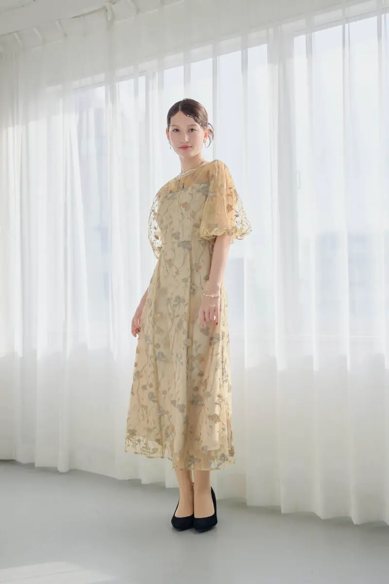 イエローのフローラル刺繍シアードレス | metoi | M | 結婚式