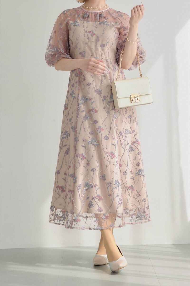 ピンクのフローラル刺繍シアードレスの商品画像10