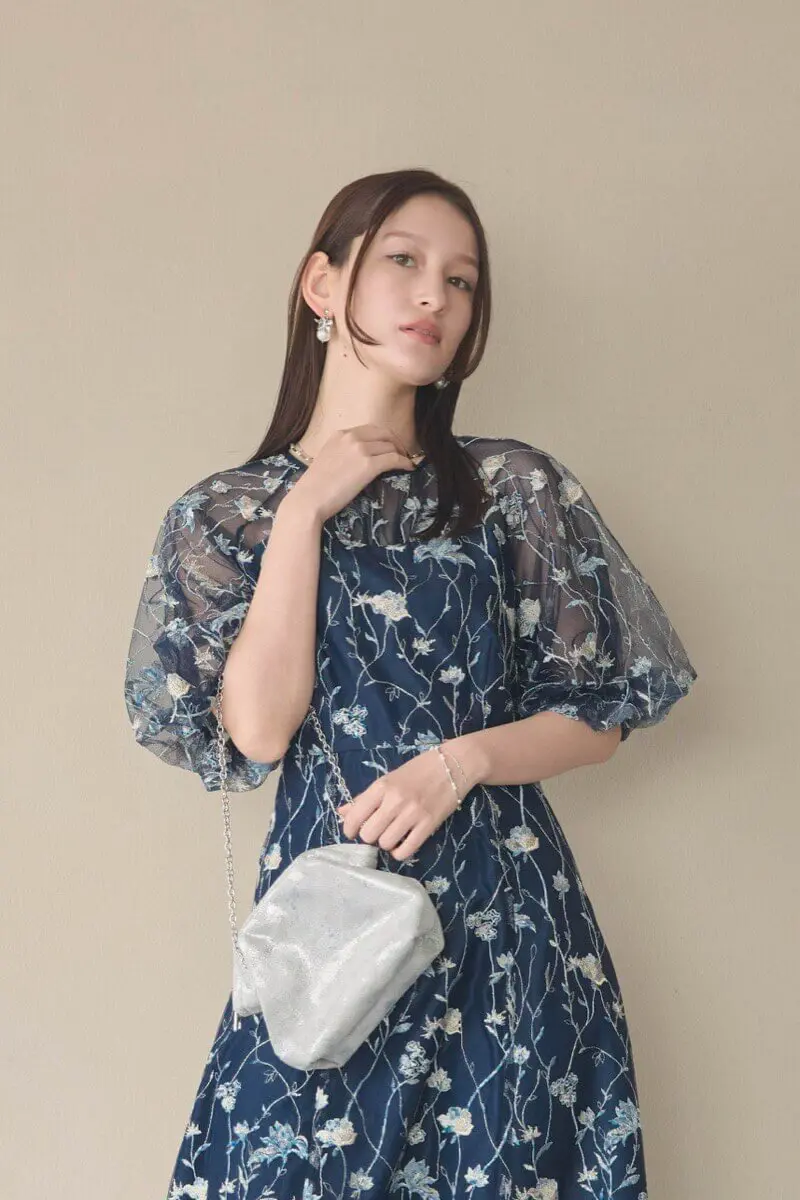 ネイビーのフローラル刺繍シアードレス | metoi | M | 結婚式