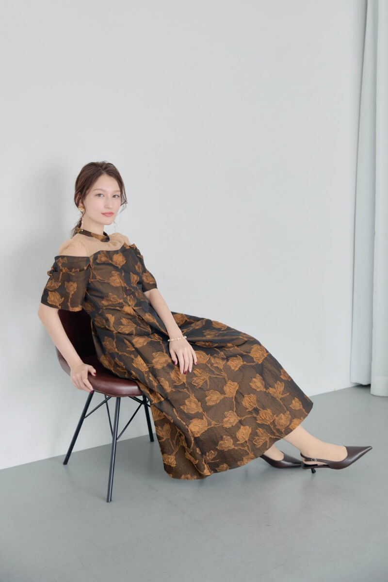 ブラウンのフラワージャガードフレアドレスの商品画像12