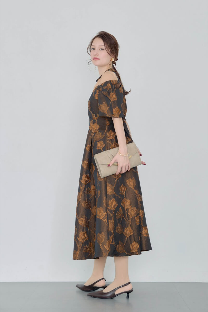 ブラウンのフラワージャガードフレアドレスの商品画像9