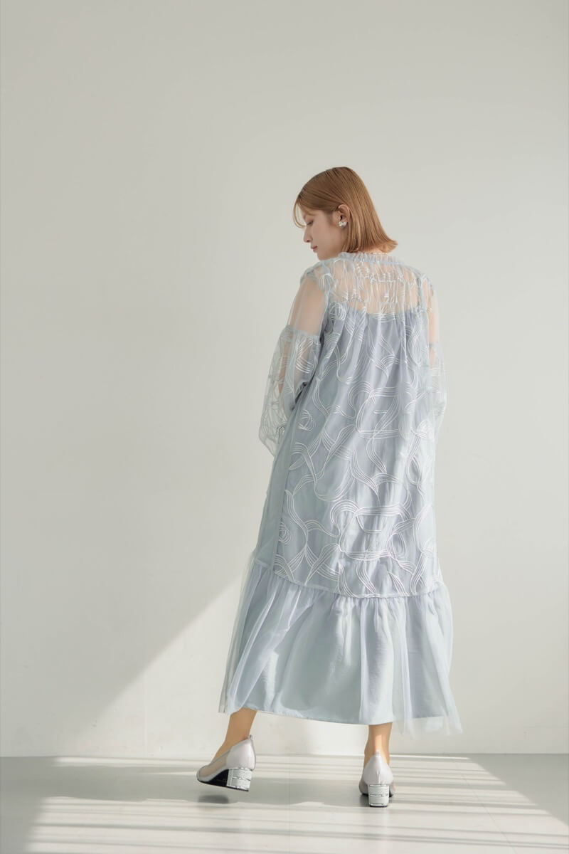 グレーのリボンエンブロイダリーレイヤードドレスの商品画像11