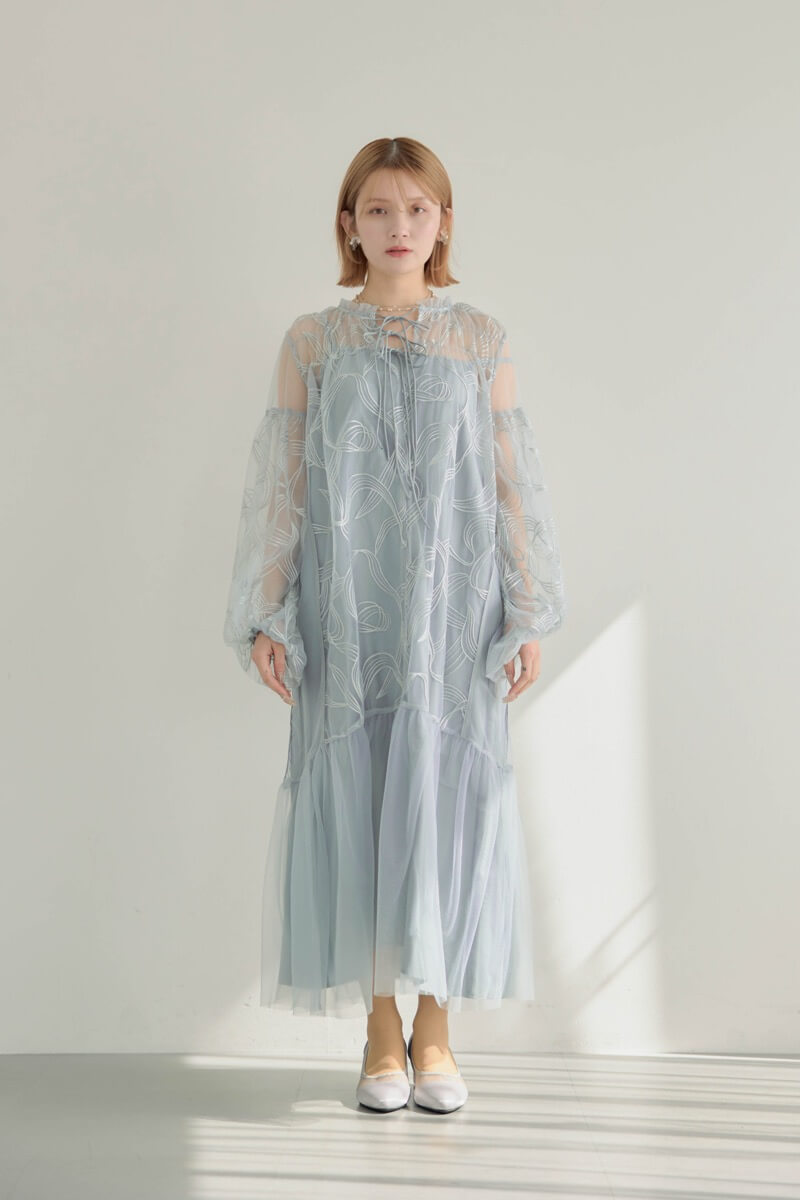 グレーのリボンエンブロイダリーレイヤードドレスの商品画像2