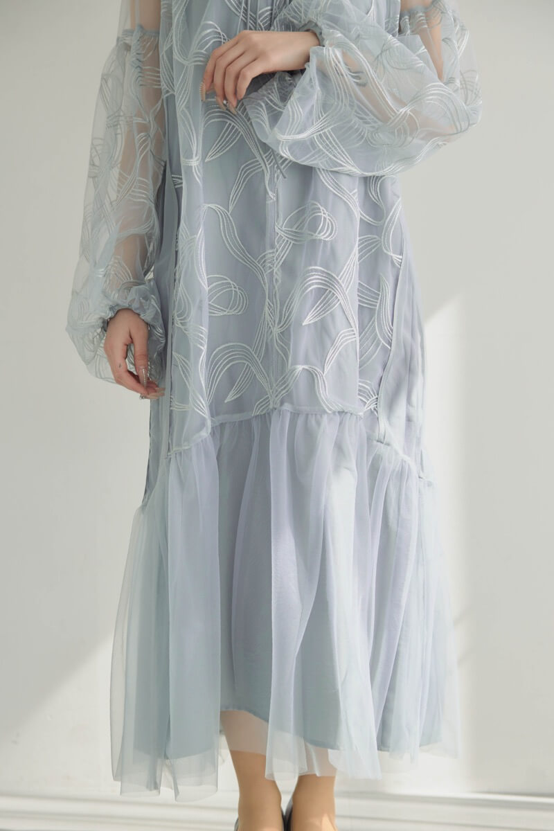 グレーのリボンエンブロイダリーレイヤードドレスの商品画像6