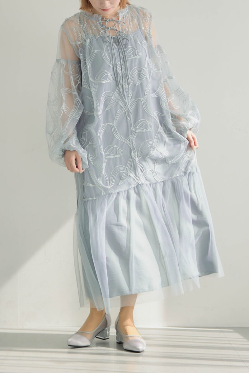 グレーのリボンエンブロイダリーレイヤードドレスの商品画像9