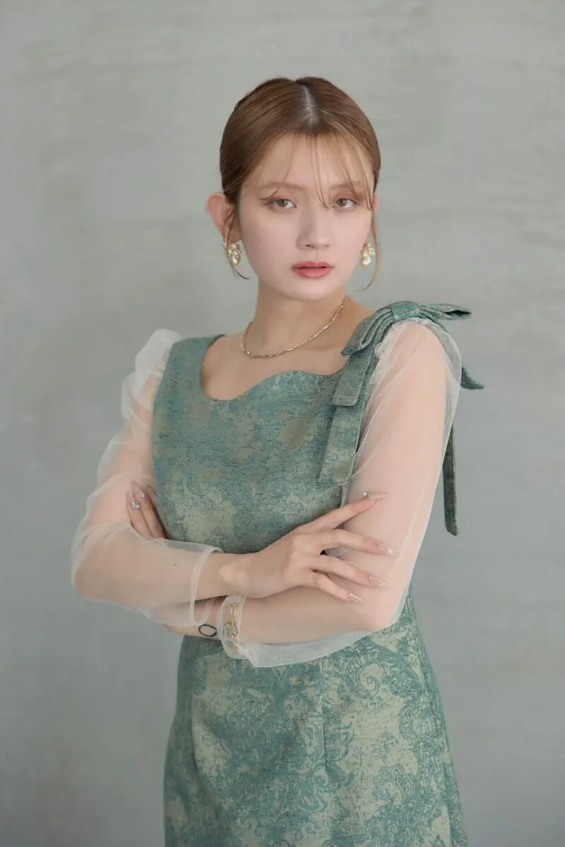 グリーンのショルダーリボンジャガードドレス | LE' RURE | M | 結婚式