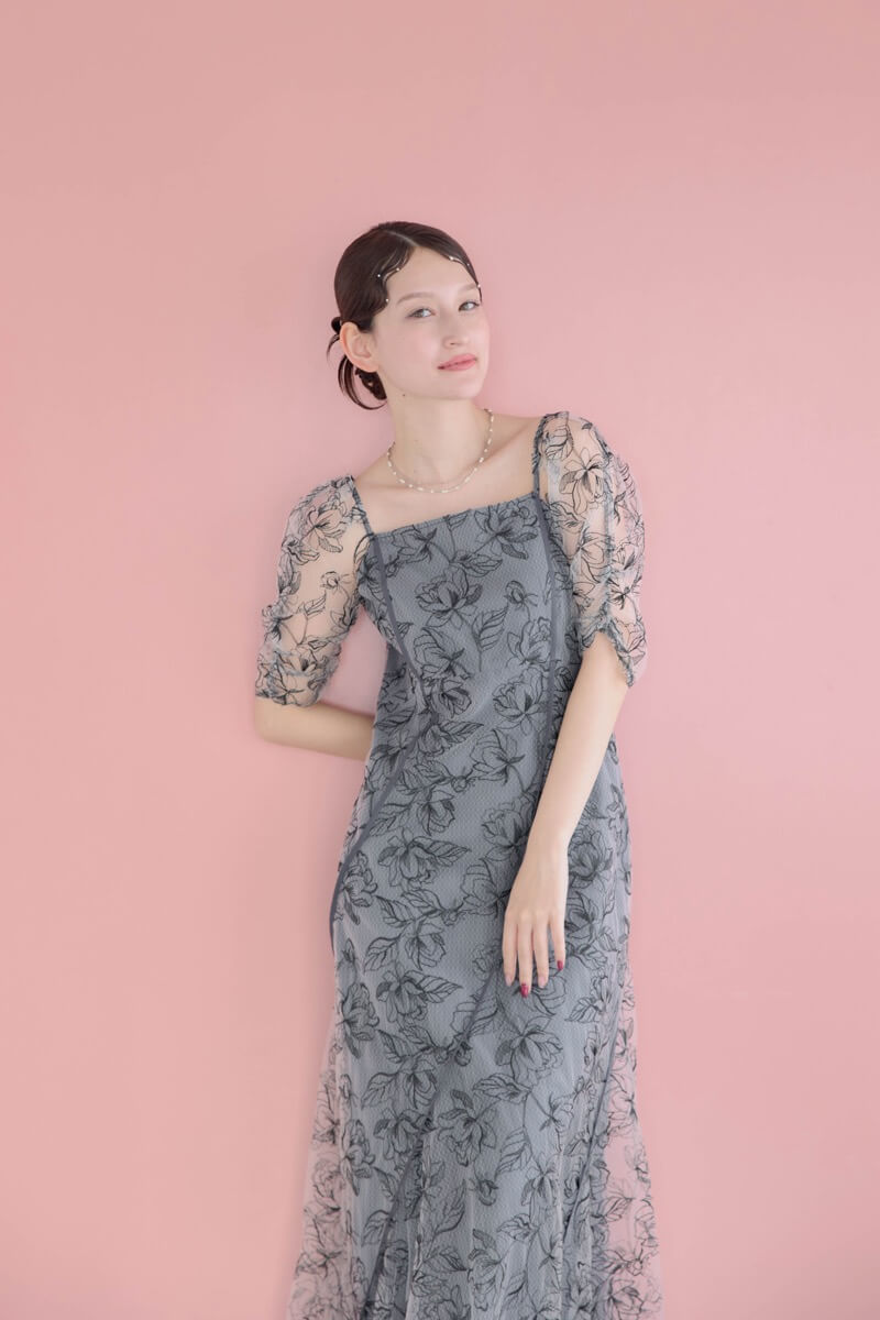 ブラックのウェーブパイピングフレアドレスの商品画像13