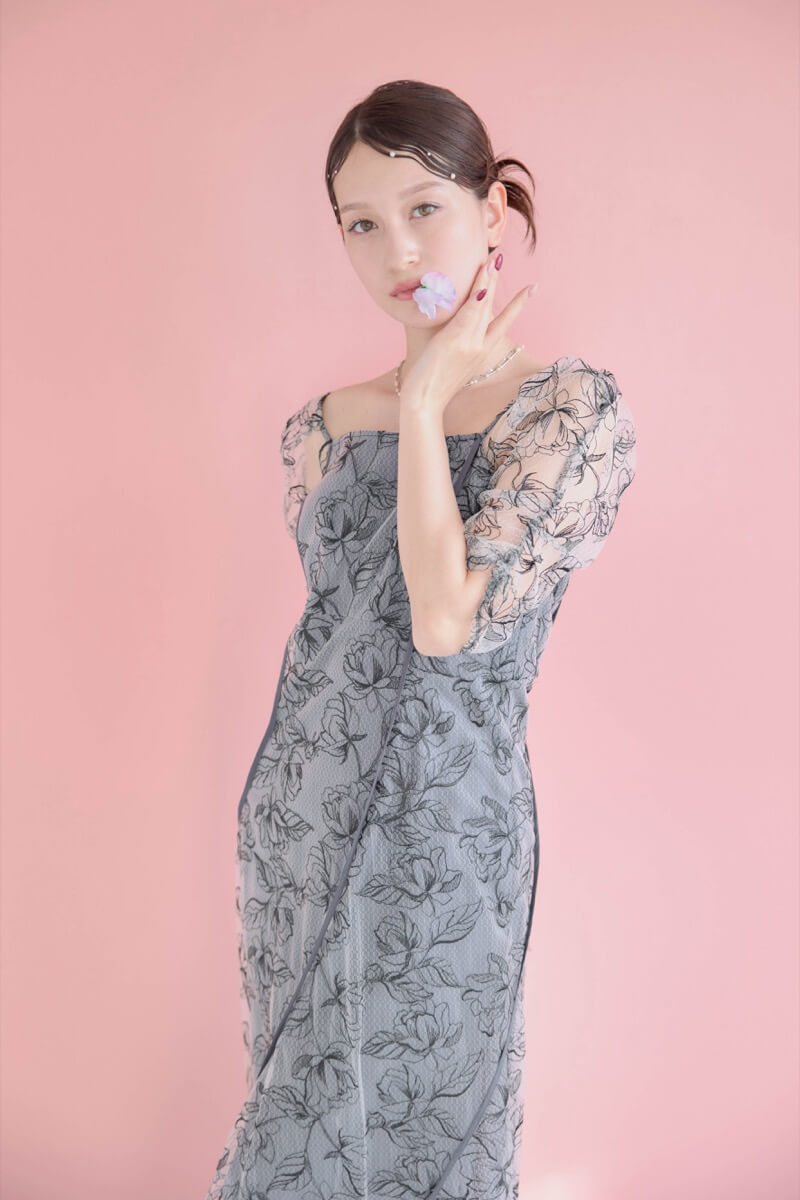 ブラックのウェーブパイピングフレアドレスの商品画像15