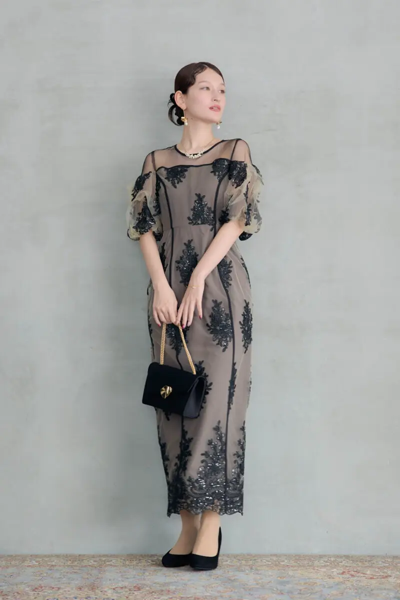 ベージュのエンブロイダードシアードレス | et.UNiVER | M | 結婚式