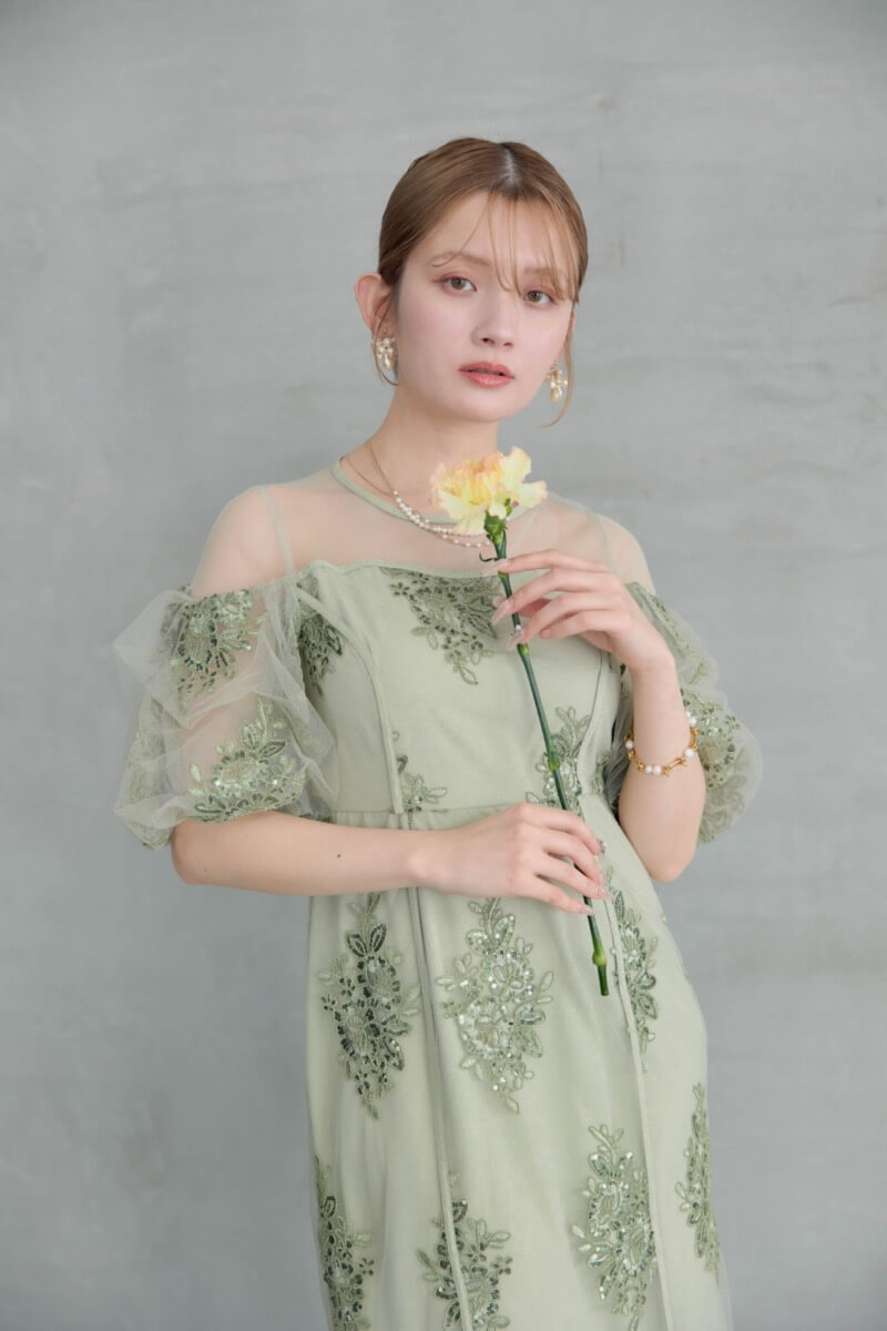 グリーンのエンブロイダードシアードレスの商品画像1