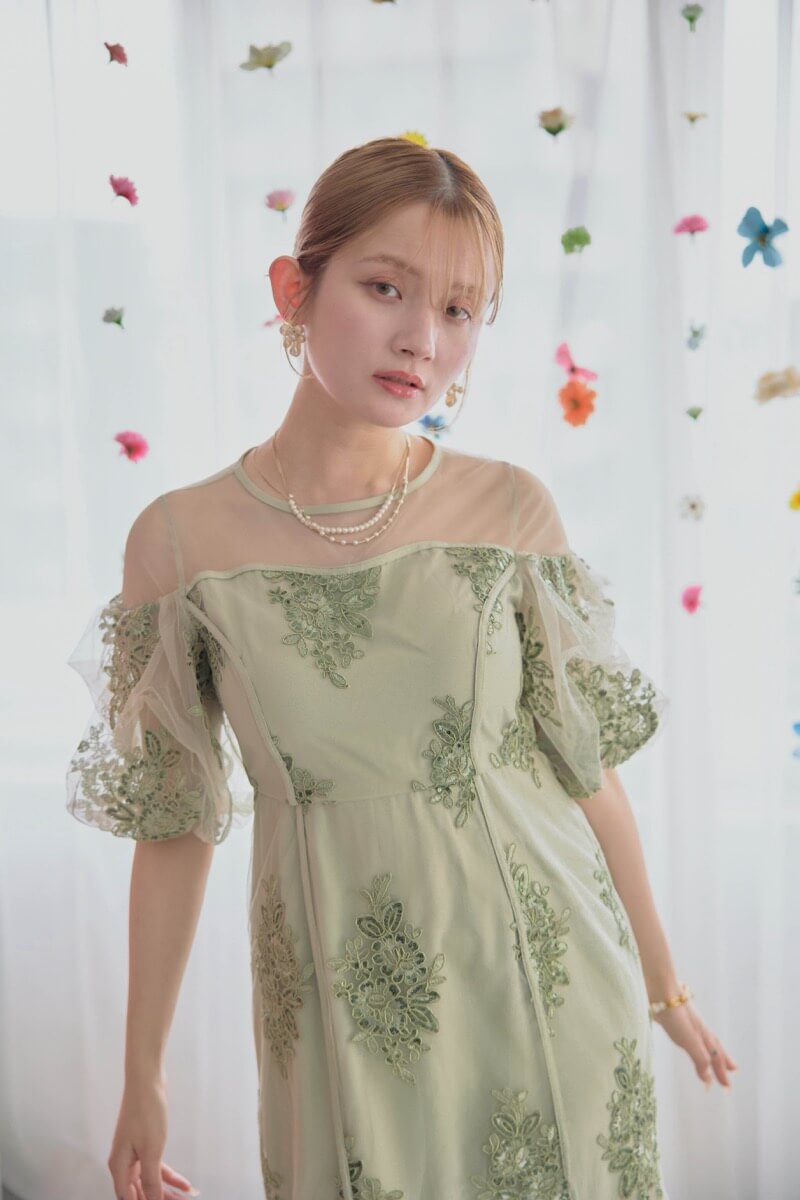 グリーンのエンブロイダードシアードレスの商品画像9