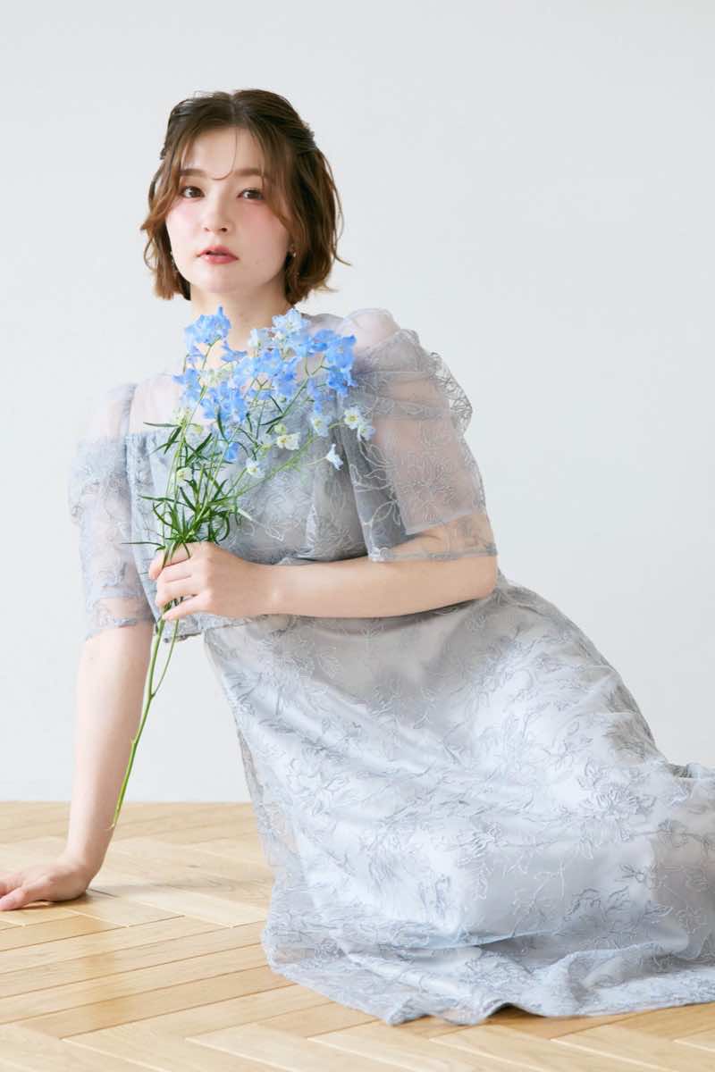 ブルーグレーのドレープラメ刺繍ドレスの商品画像13