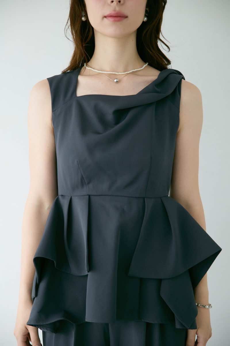 グレーのツイストネックペプラムセットアップパンツの商品画像6