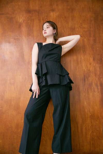 ストライプのツイストネックペプラムセットアップパンツ | LE' RURE | M | A-3127