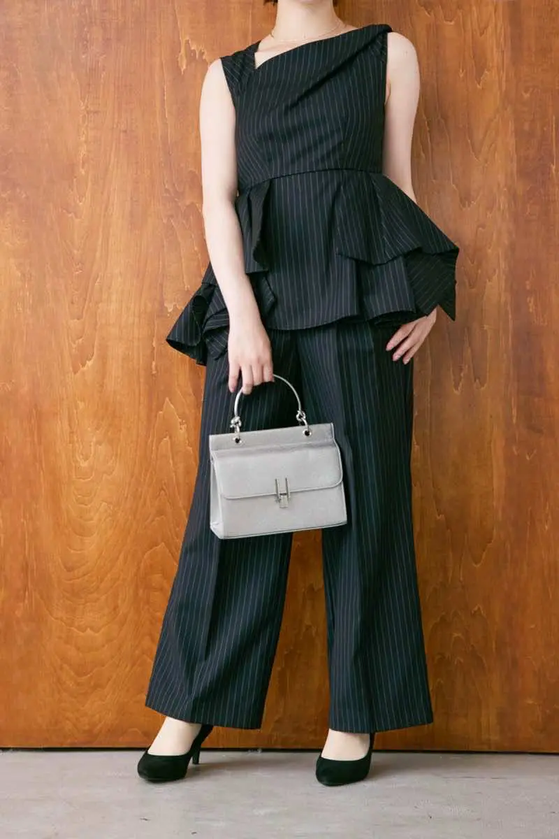 ストライプのツイストネックペプラムセットアップパンツ | LE' RURE