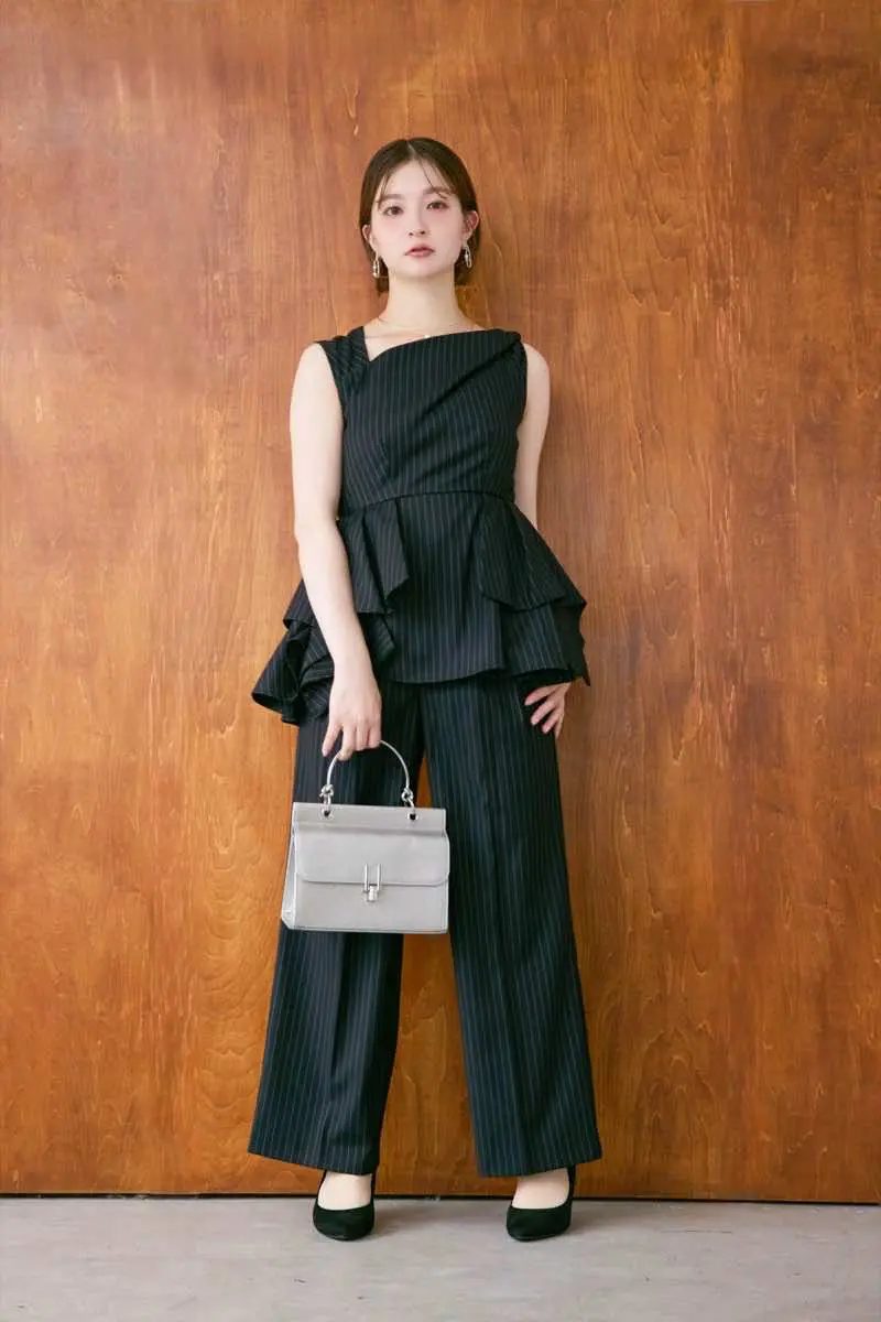 ストライプのツイストネックペプラムセットアップパンツ | LE' RURE