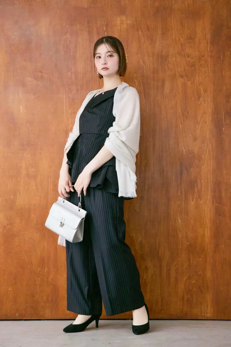ストライプのツイストネックペプラムセットアップパンツ | LE' RURE