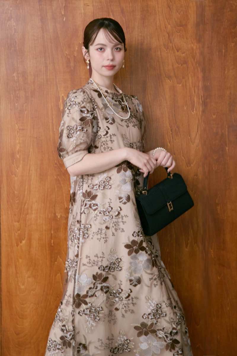 ブラウンのバルーンスリーブエンブロイダリードレス | select shop | M