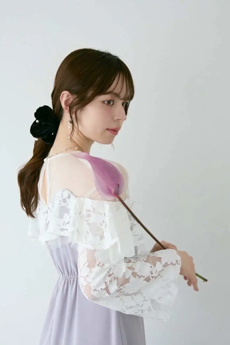 ライトグレーのレースラッフルドレス | ANDRESD | M | 結婚式
