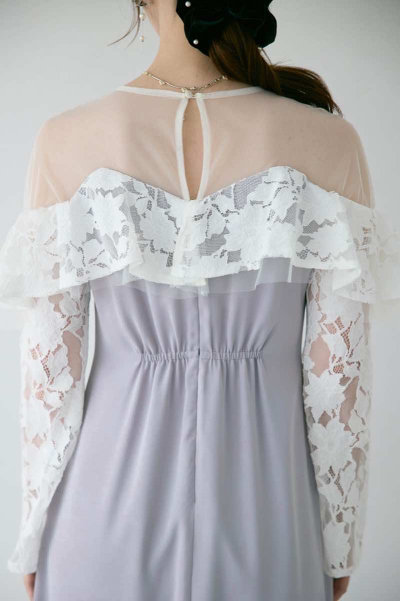 ライトグレーのレースラッフルドレスの商品画像7