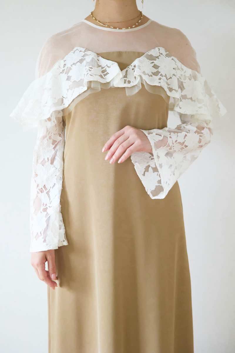 ベージュのレースラッフルドレスの商品画像6