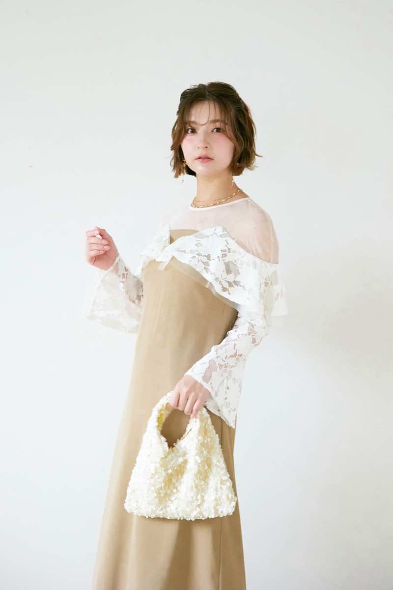 ベージュのレースラッフルドレスの商品画像8