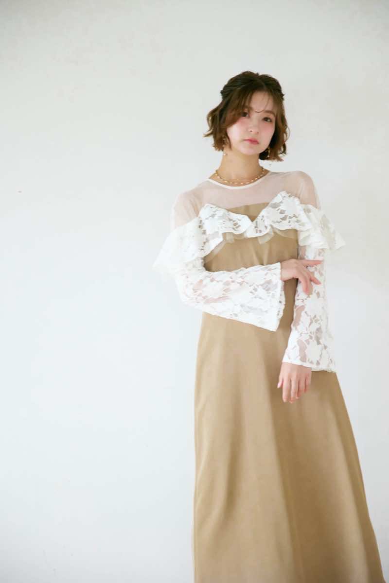 ベージュのレースラッフルドレスの商品画像10
