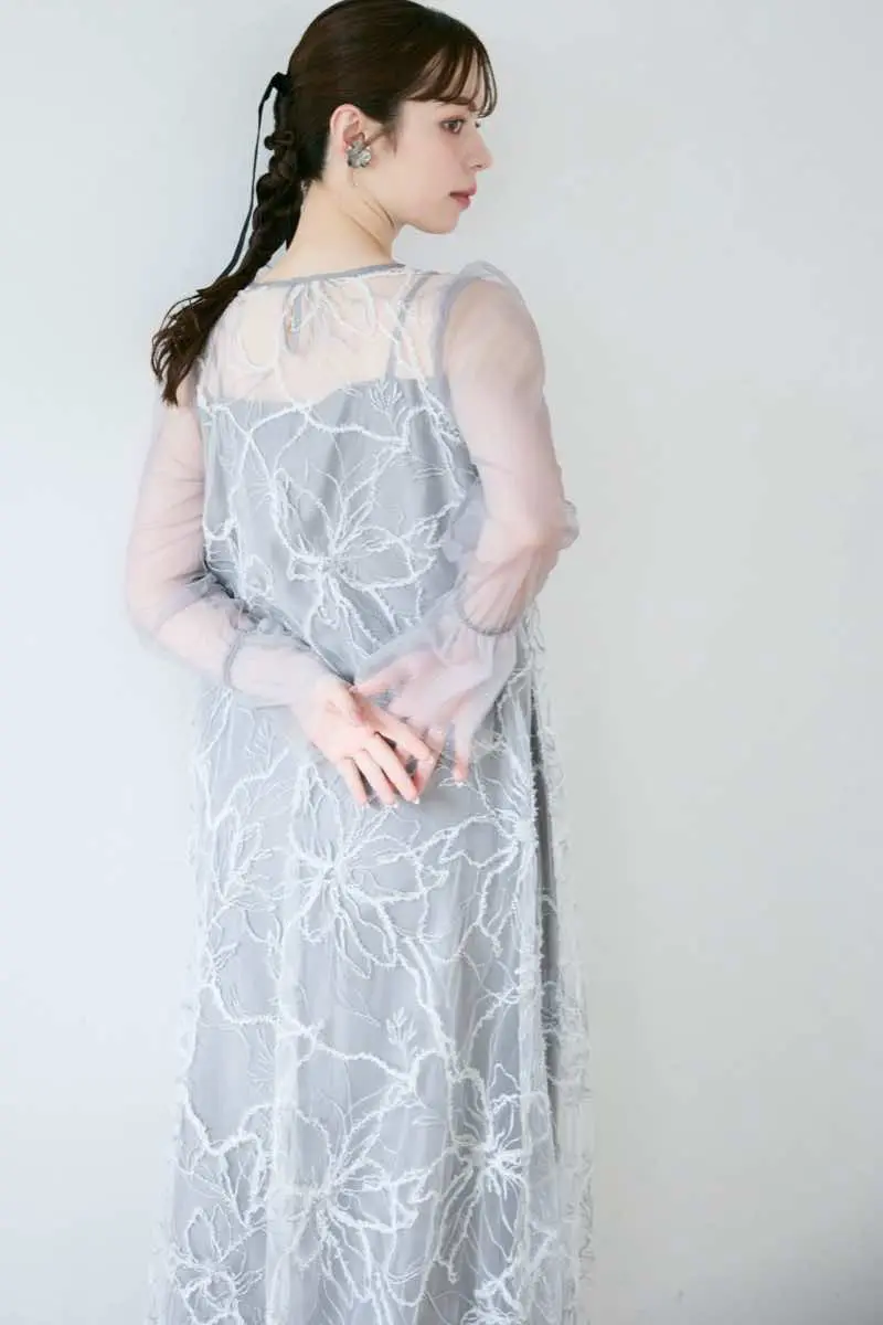 グレーのプルーム刺繍バルーンドレス | LE' RURE | M～マタニティ